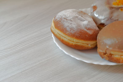 Close-up of bread in plate on table