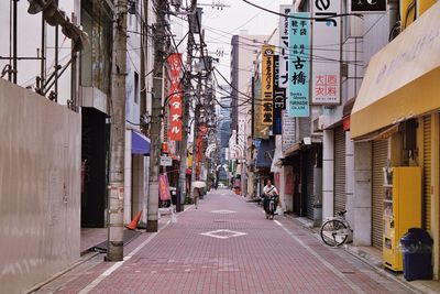 Narrow alley amidst buildings in city