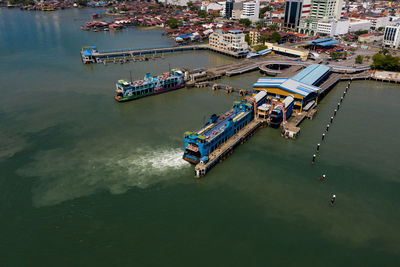 Penang ferry starting off 