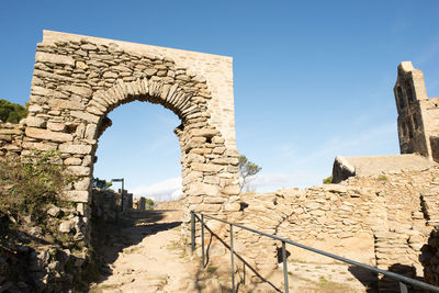 Low angle view of old ruins against clear sky