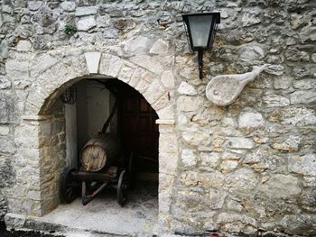 Horse in front of built structure