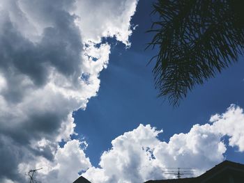 Low angle view of cloudy sky