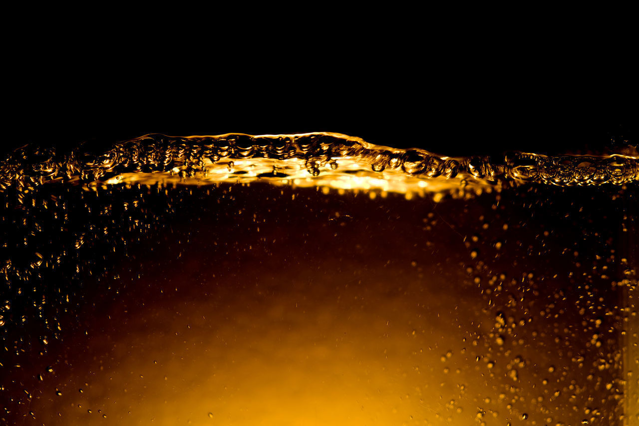 CLOSE-UP OF WATER DROPS AGAINST ILLUMINATED LIGHTS