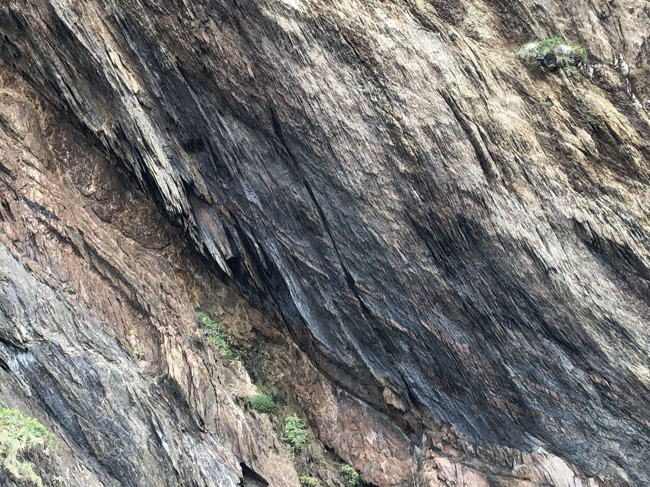 FULL FRAME SHOT OF ROCK FORMATION