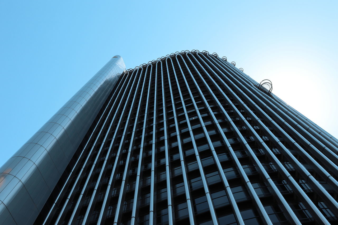 LOW ANGLE VIEW OF MODERN BUILDING AGAINST SKY