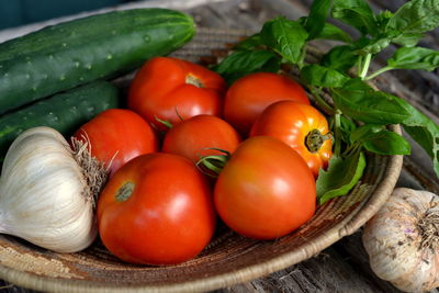 Close-up of tomatoes in bowl on table