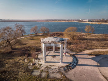 Aerial photo of the old kiosk on the morii lake island, bucharest, romania. colors, impressive.