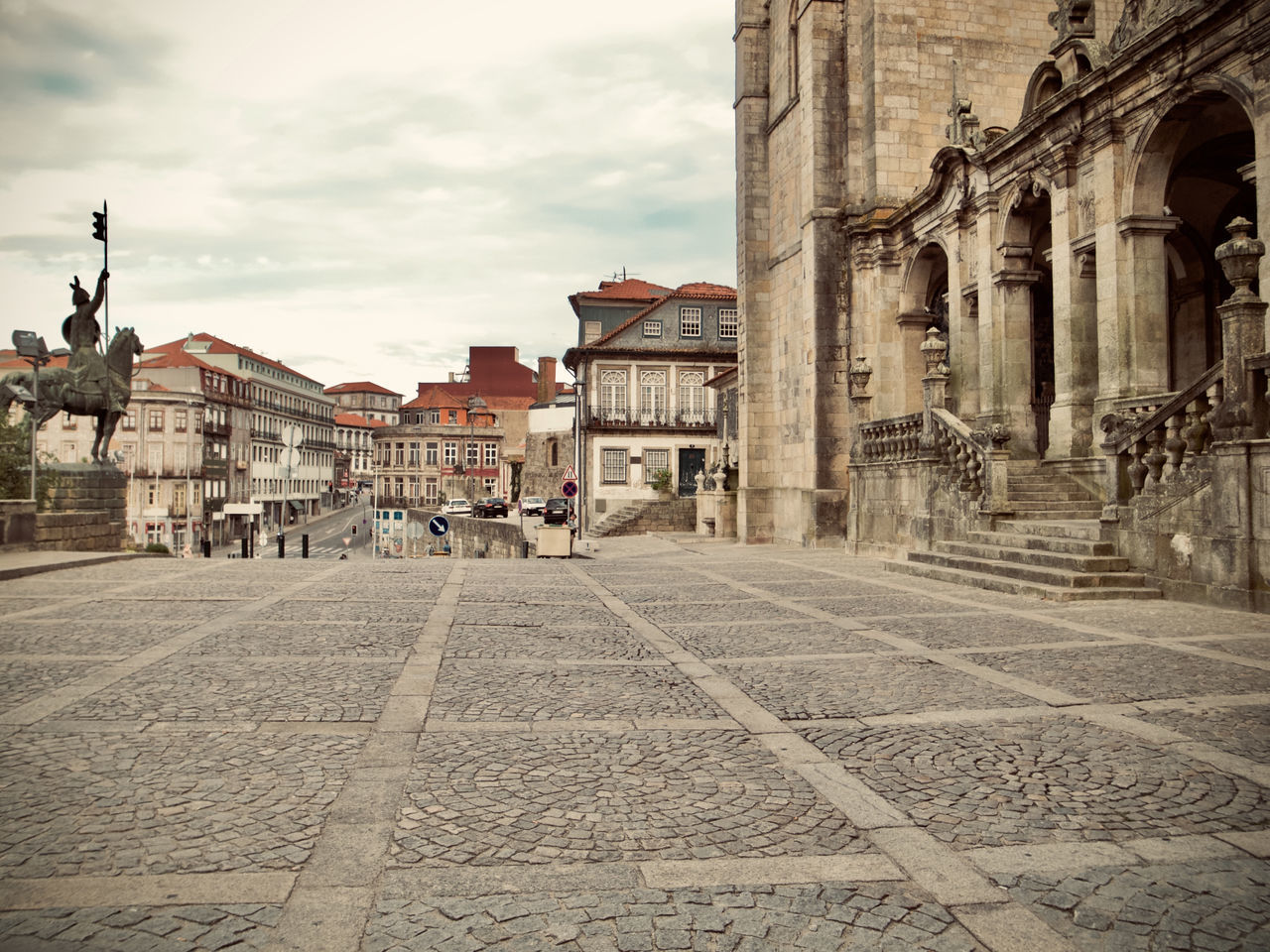 BUILDINGS IN CITY