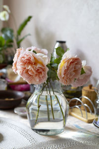 Close-up of rose bouquet on glass table