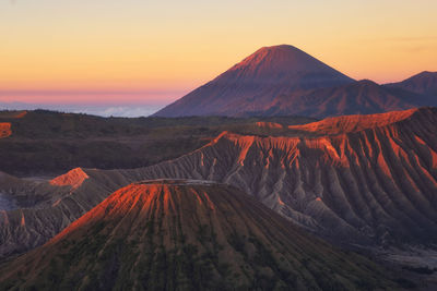 Beautiful view of mount bromo in morning at bromo tengger semeru national park, east java, indonesia