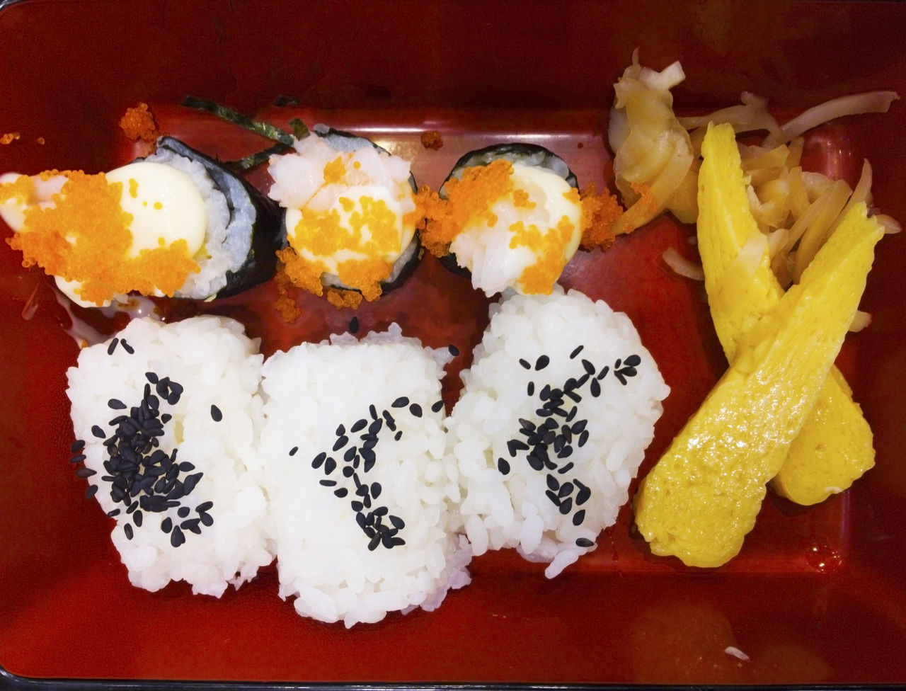 CLOSE-UP OF VEGETABLES IN PLATE