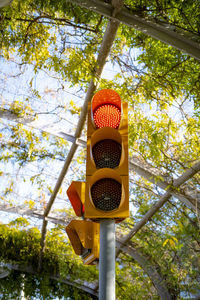 Traffic light in a street in the city of barcelona