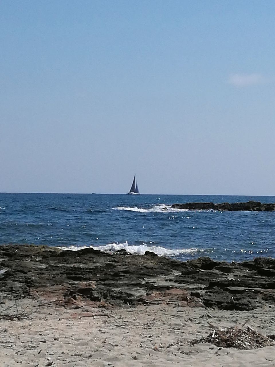 SAILBOATS ON SEA AGAINST CLEAR SKY