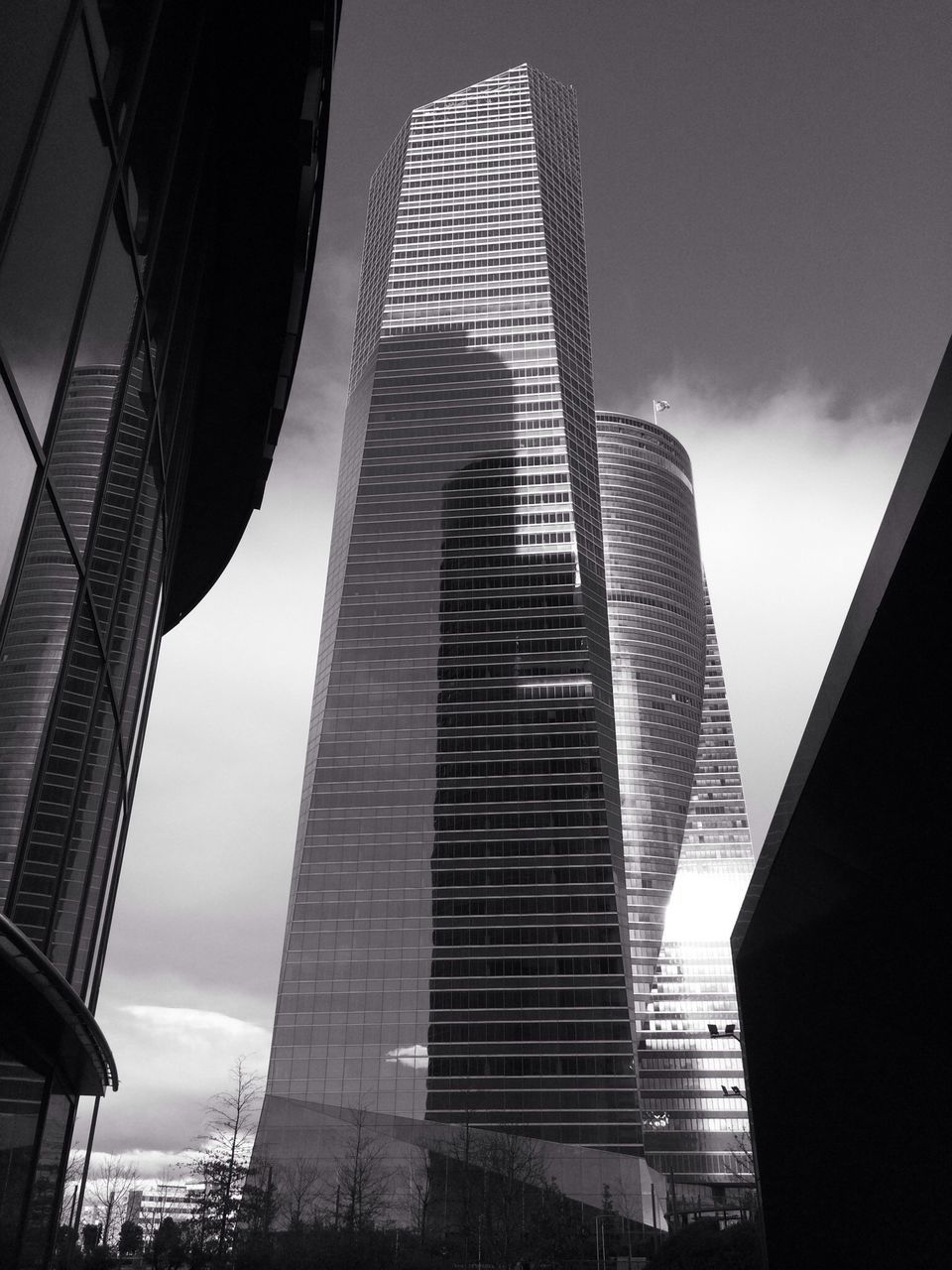 architecture, built structure, building exterior, low angle view, sky, city, modern, building, office building, cloud - sky, railing, reflection, glass - material, no people, day, outdoors, skyscraper, sunlight, residential building, cloud