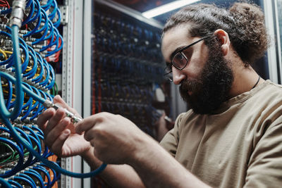 Concentrated it expert connecting cables in data center