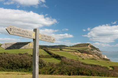 Close up of a sign post pointing toward golden cap mountain 