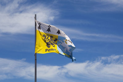 Close-up on the flag of finistere in brittany, france waving on top of a pole.