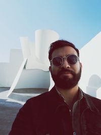 Portrait of young man wearing sunglasses against sky