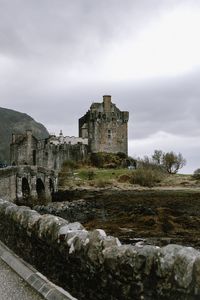 Old ruin building against sky