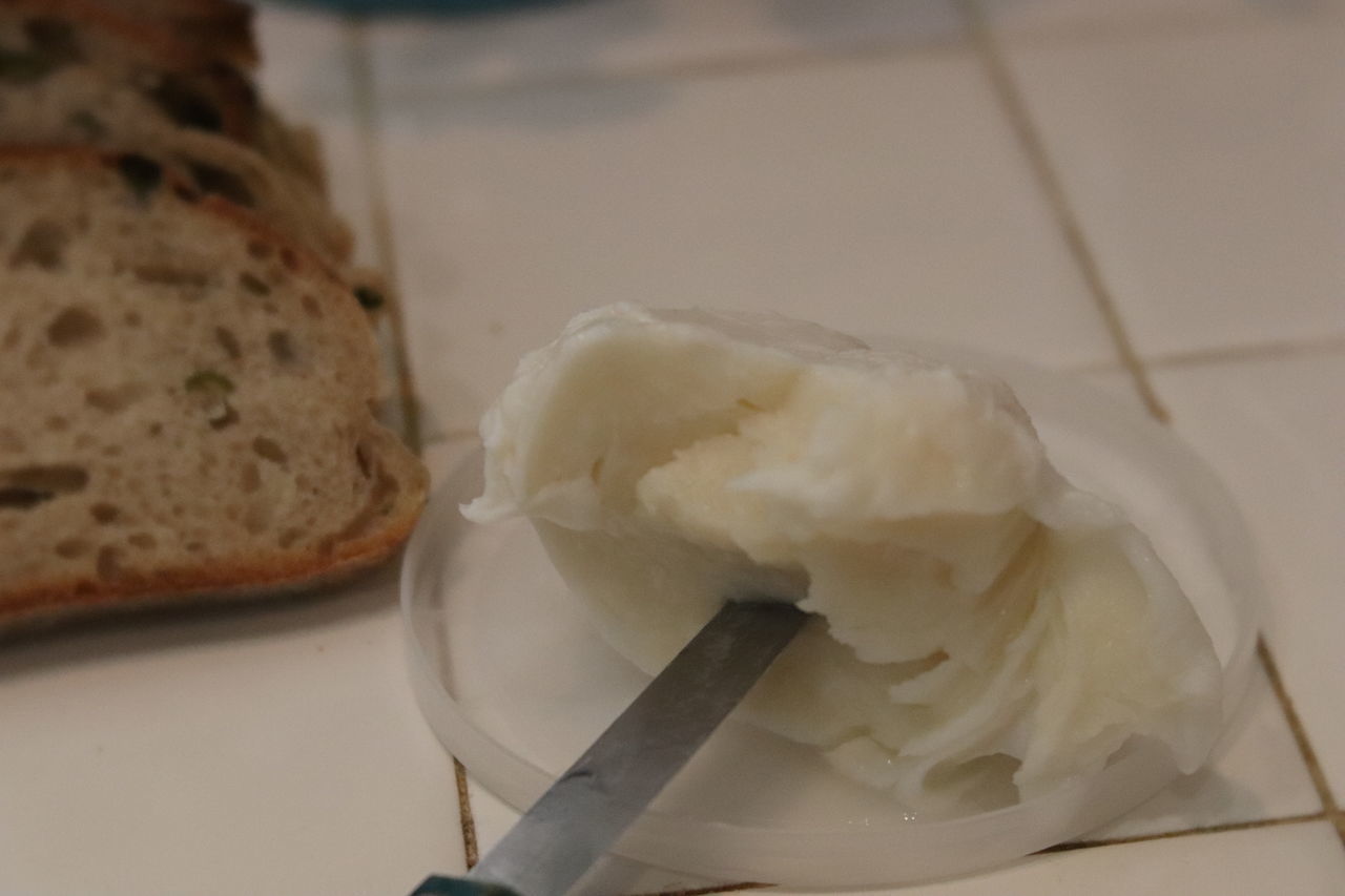 CLOSE-UP OF ICE CREAM IN PLATE