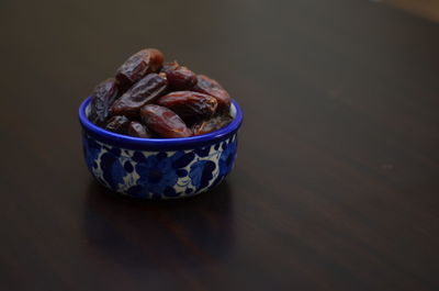 Close-up of noodles in bowl on table