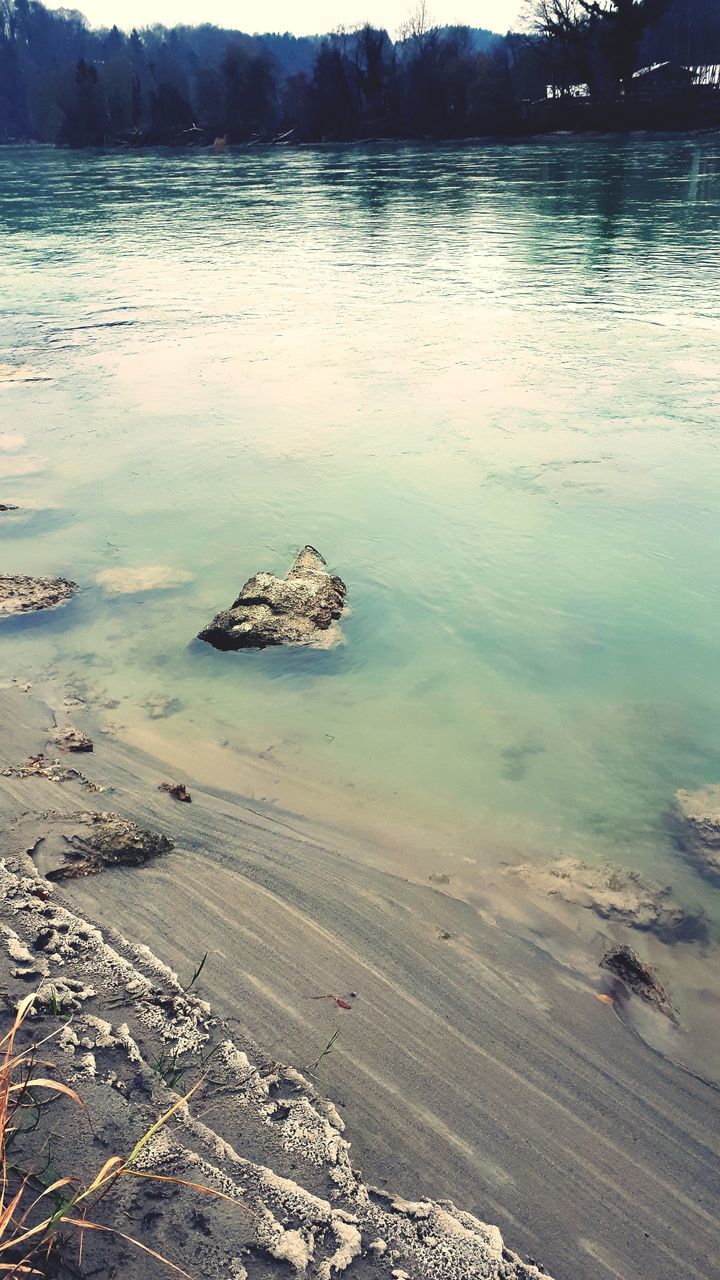 HIGH ANGLE VIEW OF LAKE