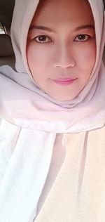 Portrait of woman smiling