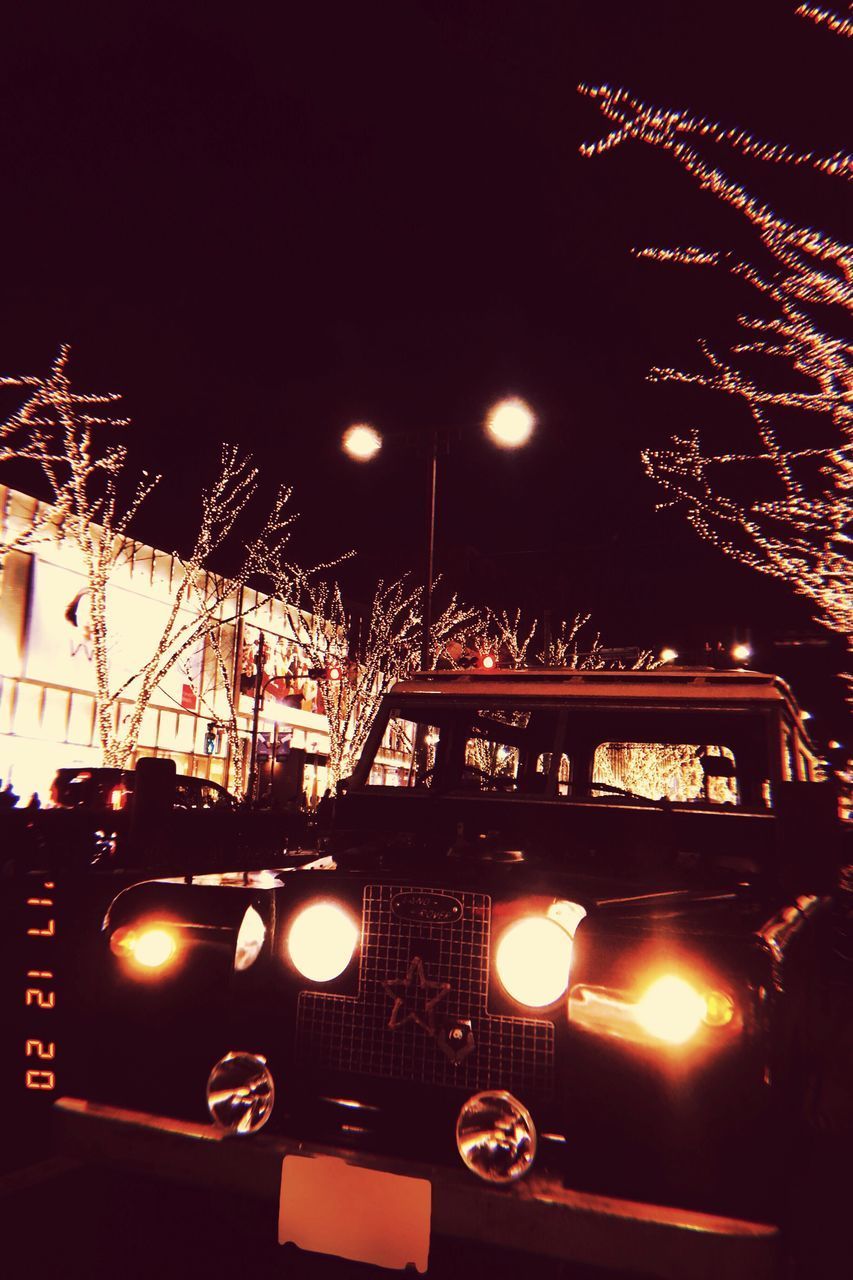 ILLUMINATED STREET LIGHTS IN CITY