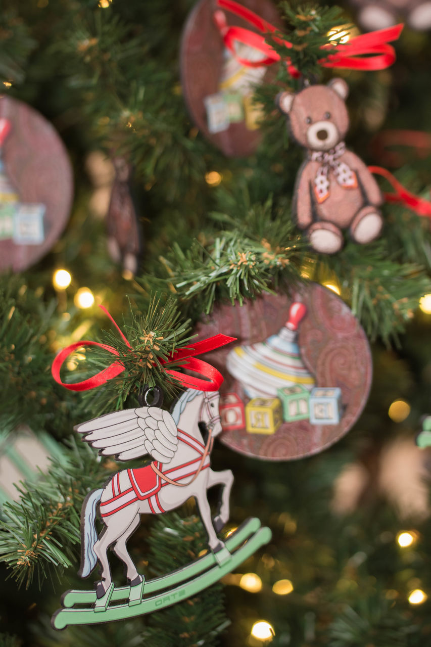 CLOSE-UP OF DECORATED CHRISTMAS TREE