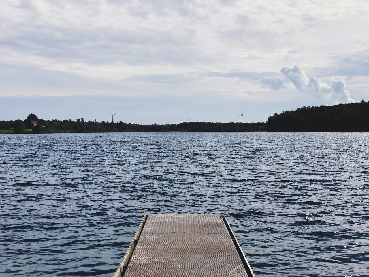 SCENIC VIEW OF LAKE AGAINST CLOUDY SKY