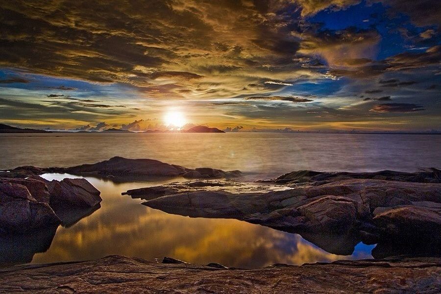 water, scenics, tranquil scene, sunset, rock - object, tranquility, beauty in nature, sea, sky, sun, nature, reflection, beach, idyllic, rock formation, shore, horizon over water, sunlight, cloud - sky, rock