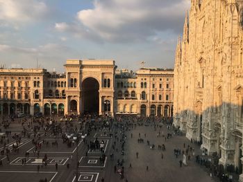 Group of people in front of duomo of milan