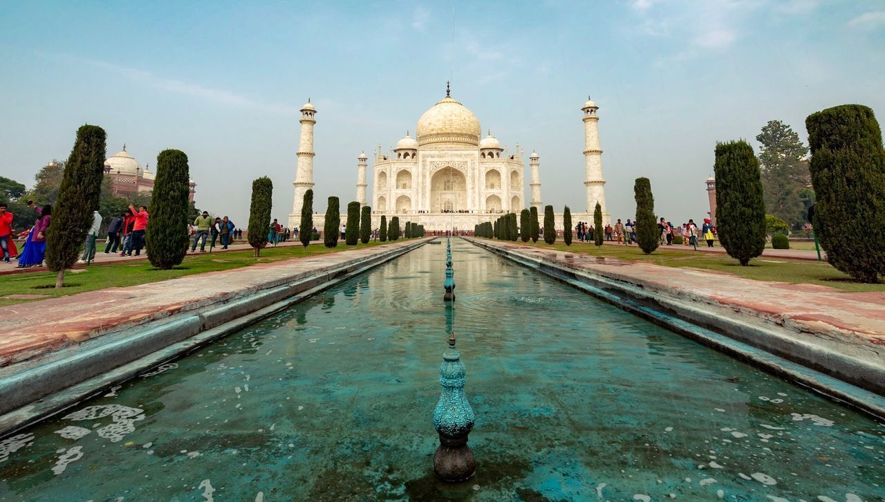 VIEW OF FOUNTAIN IN WATER