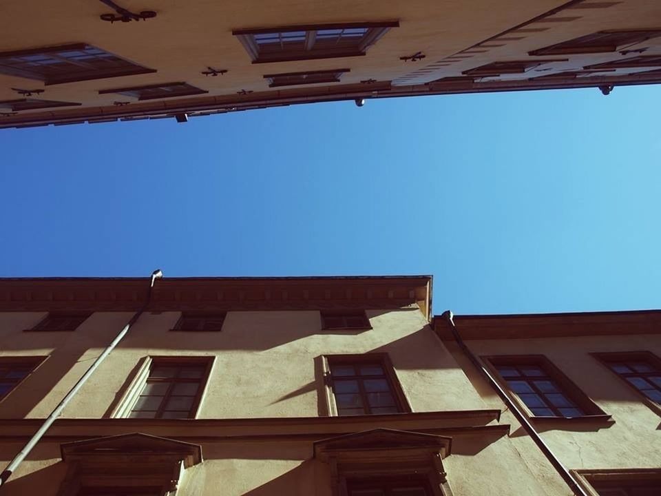 architecture, building exterior, built structure, low angle view, clear sky, window, residential structure, residential building, building, blue, city, house, directly below, day, sunlight, balcony, copy space, apartment, outdoors, no people