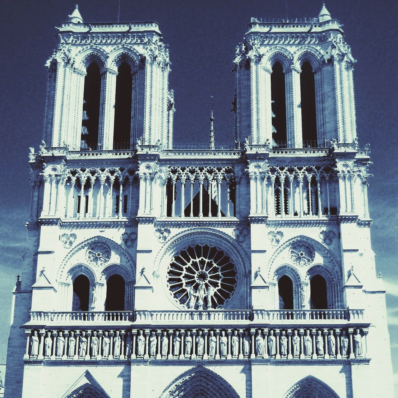 LOW ANGLE VIEW OF ORNATE BUILDING