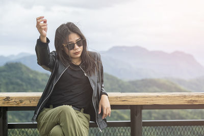 Young woman sitting on bench