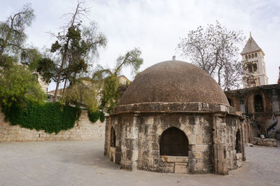 Exterior of old temple building against sky