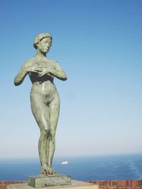 Statue of woman in sea