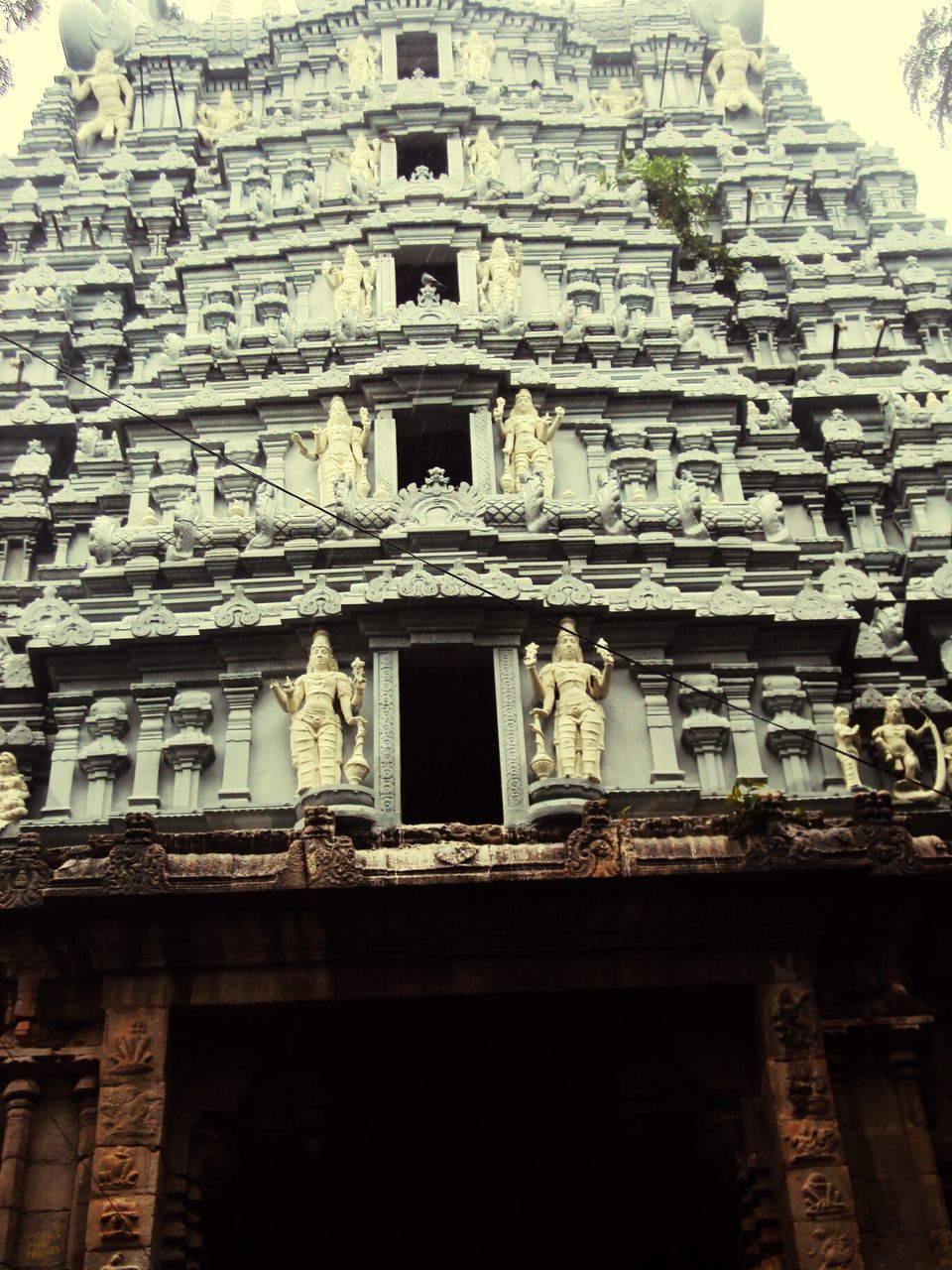 LOW ANGLE VIEW OF HISTORICAL BUILDING