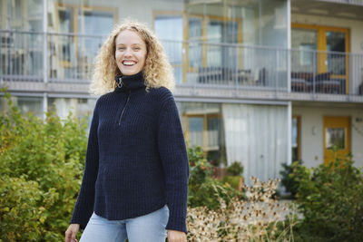 Smiling woman looking at camera