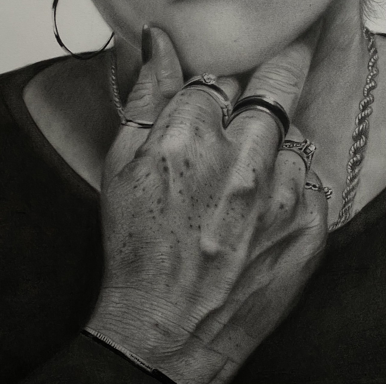 CLOSE-UP OF WOMAN HAND WITH TATTOO ON HANDS