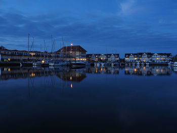 Marina karlshagen, blaue stunde