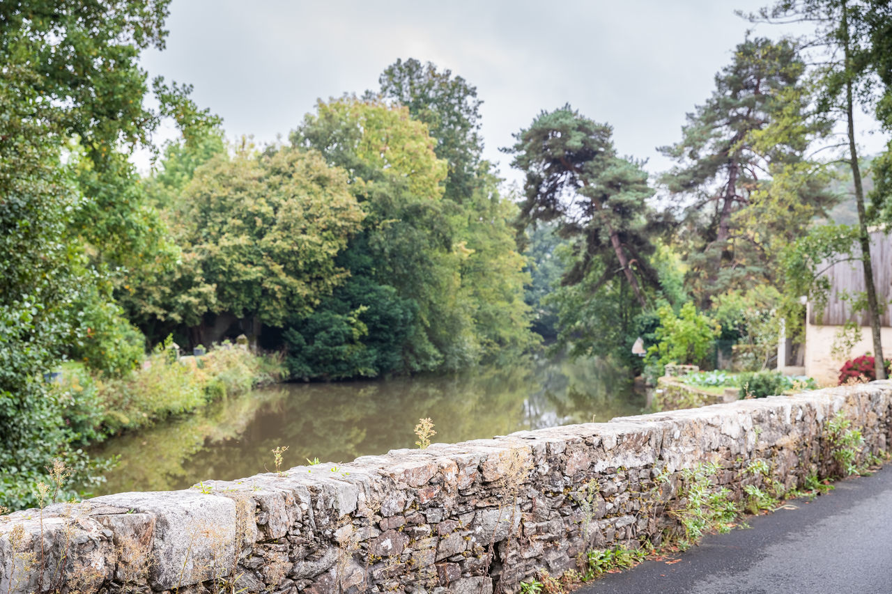 SCENIC VIEW OF RIVER AGAINST SKY