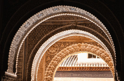 Arabic carvings on a majestic arch. ideal for cultural, travel, and historical projects.