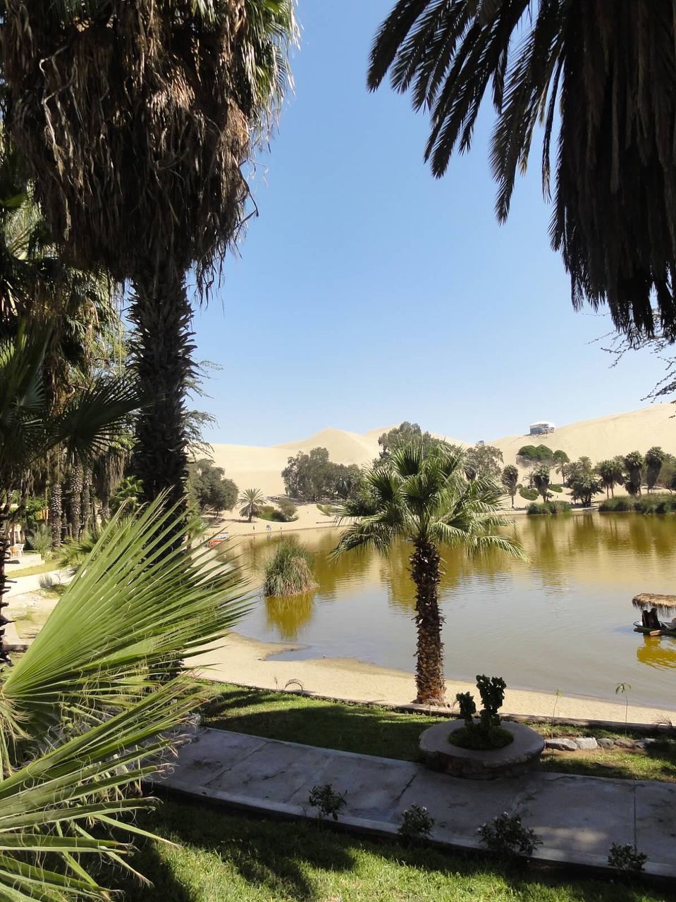 SCENIC VIEW OF LAKE AGAINST CLEAR BLUE SKY