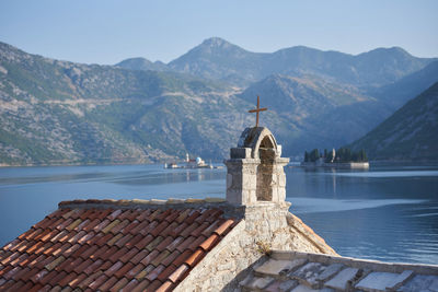 Scenic view of sea against mountain