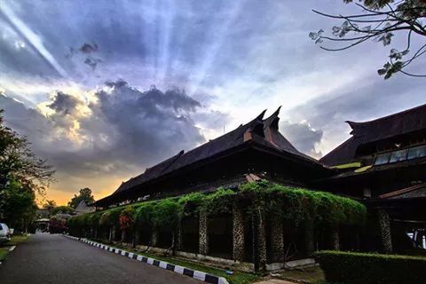 sky, tree, the way forward, architecture, building exterior, built structure, road, street, diminishing perspective, cloud - sky, transportation, vanishing point, cloud, outdoors, house, cloudy, footpath, no people, growth, incidental people