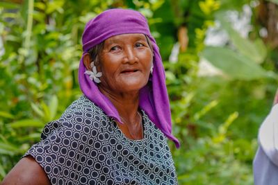 Portrait of a smiling young woman outdoors