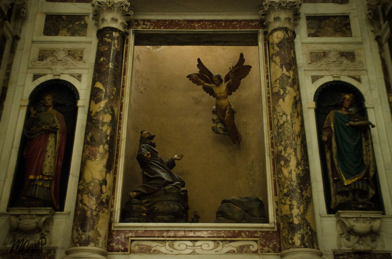 LOW ANGLE VIEW OF STATUES ON THE WALL