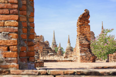 Old ruins of building against sky